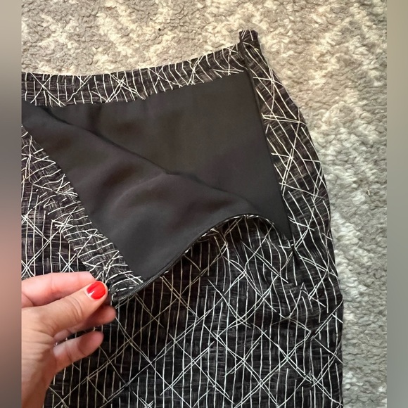 Jones New York Chic A-Line Skirt with Geometric Pattern size 16 (H111) - Picture 5 of 6